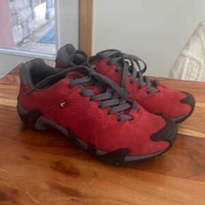 Ecco Kids Red Suede walking shoes sz 35 Eu or 4/4.5